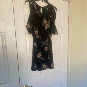 Forever 21 Black Floral Size Medium Dress